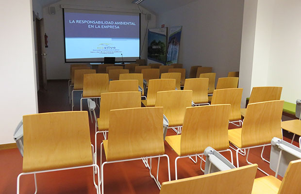 Sala-conferencias-Ecoalbergue-La-Mola-Novelda-Silvoturismo-Mediterráneo